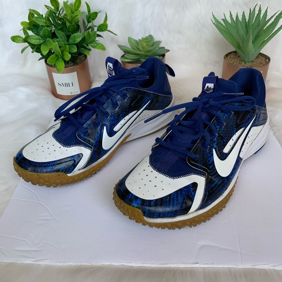 nike baseball trainers